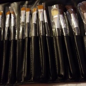 Make up brush kit with pouch